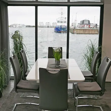 Semesterbostad Captains Boat *